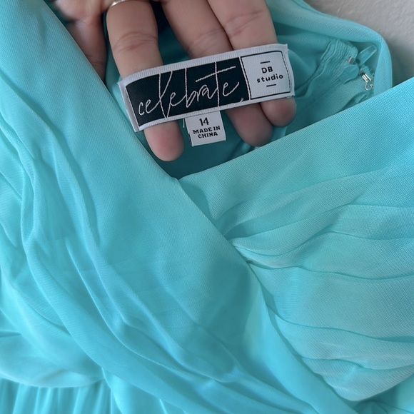 NWT DAVIDS BRIDAL Sleeveless Long Mesh with Cowl Back - Picture 4 of 9